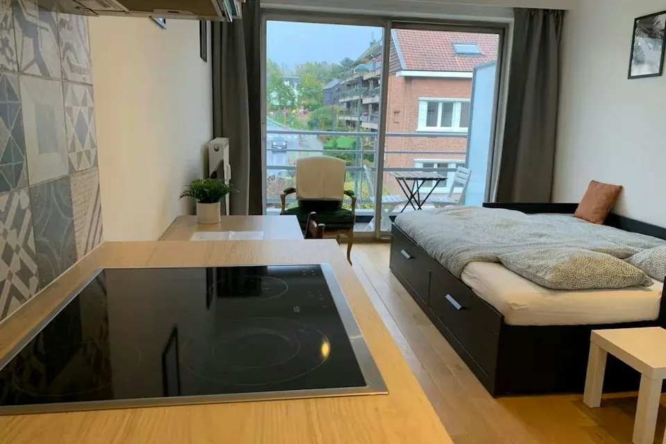 Monolocale accogliente completamente ristrutturato con balcone