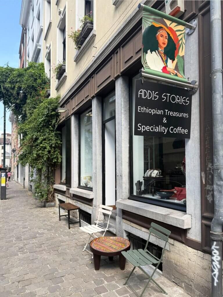Fachada de Addis Stories en Bruselas, fotografía atribuida a Addis Stories en L’Éventail