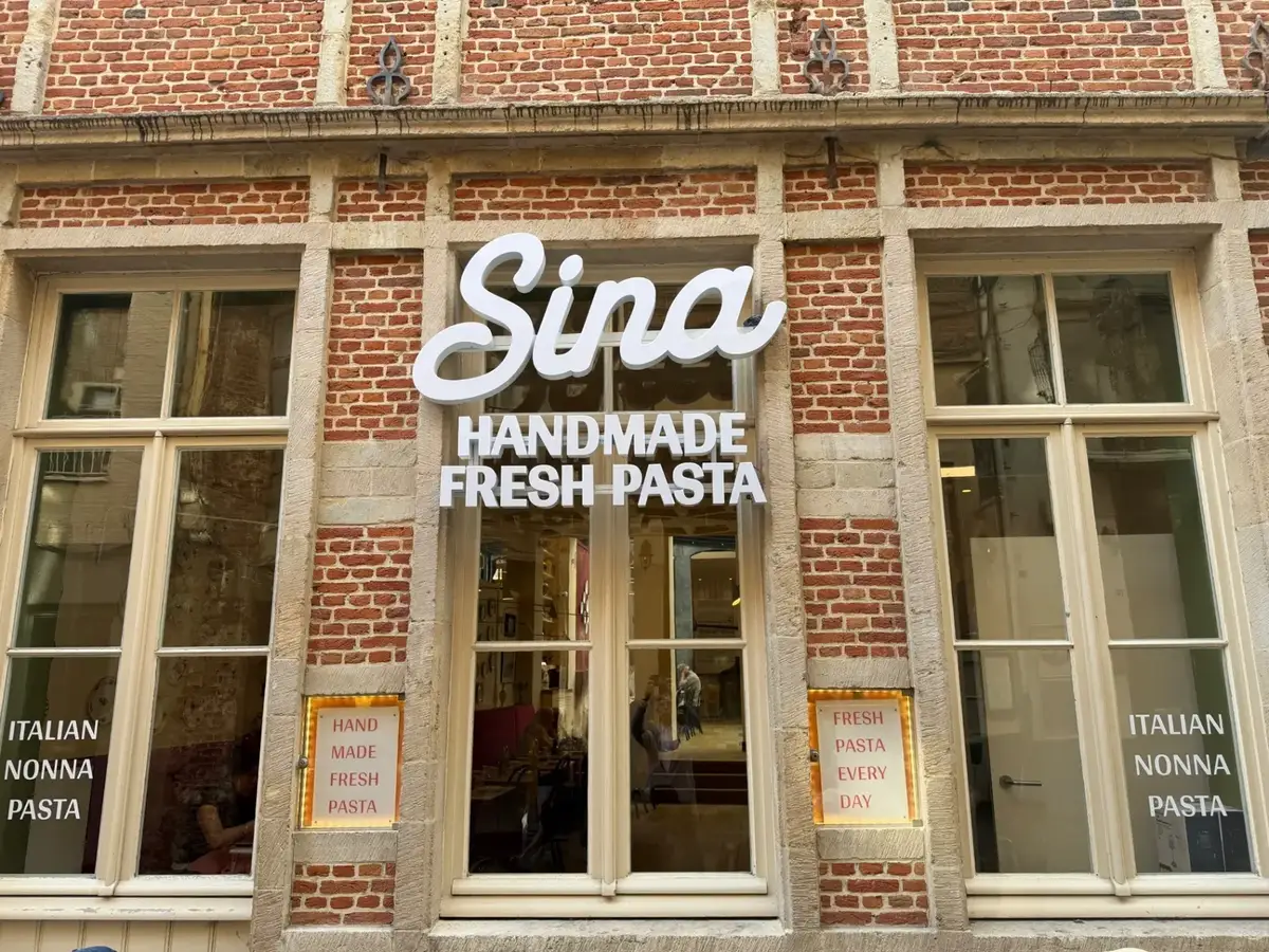 Sinamisu sign, golden letters and lanterns, Galerie du Roi in Brussels
