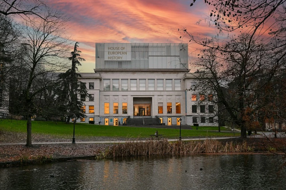 Maison de l'histoire européenne - Vue de l'ancien « Bâtiment Eastman » depuis le parc Léopold