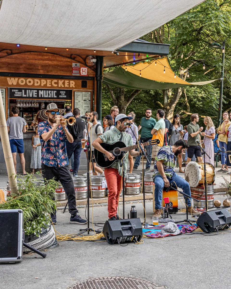 Ein Konzert vor dem Woodpecker-Kiosk im Bois de la Cambre