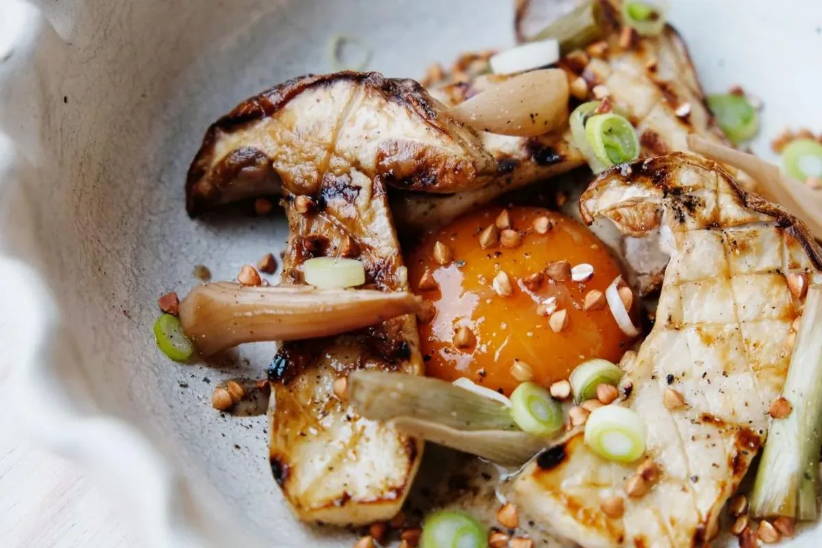 Un plat présenté par Flamme